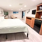 Abellona Inn & Suites