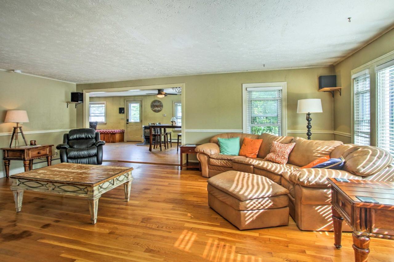 Walking Distance To Maine With Deck!