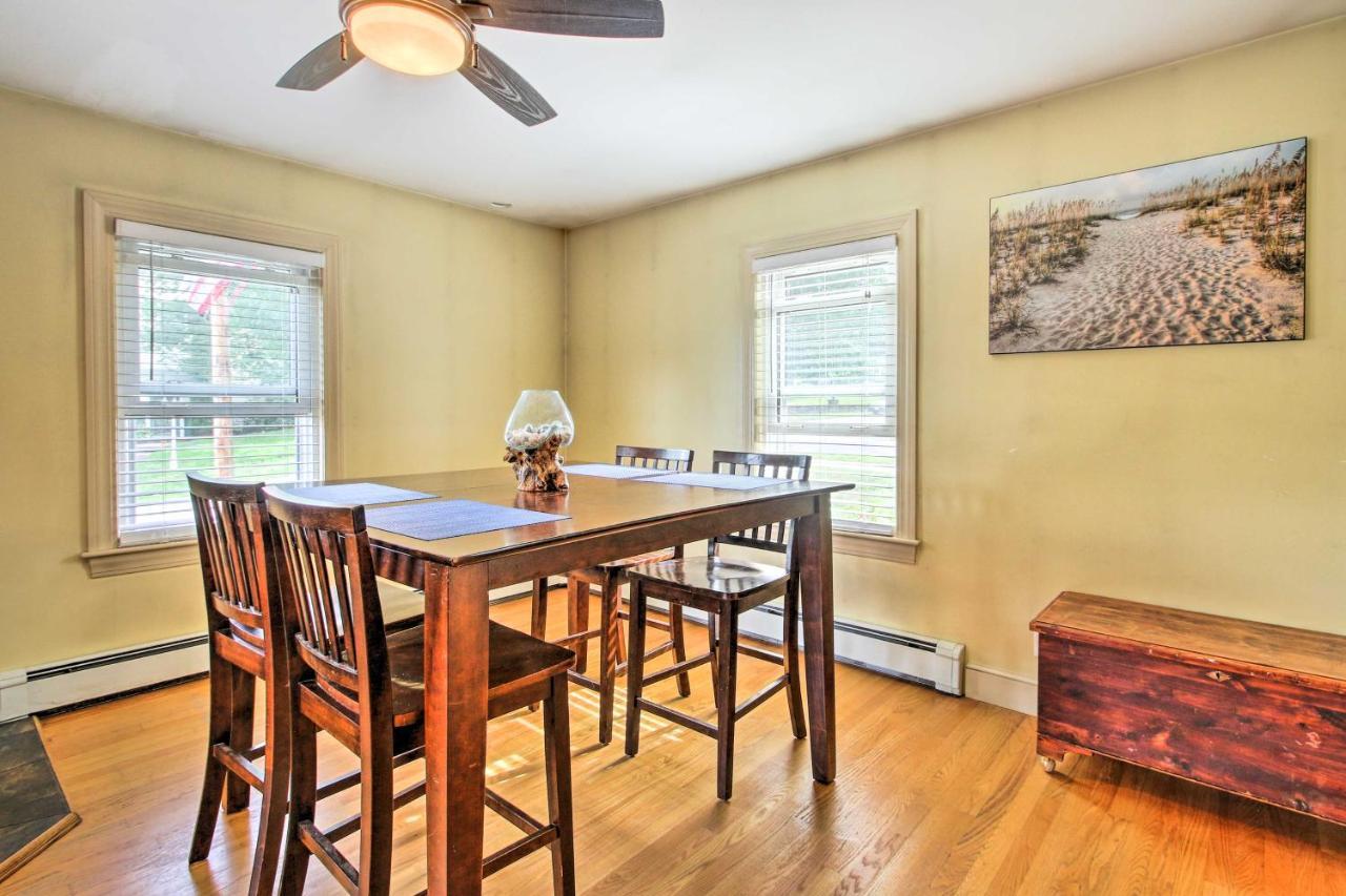 Walking Distance To Maine With Deck! Holiday home Old Orchard Beach
