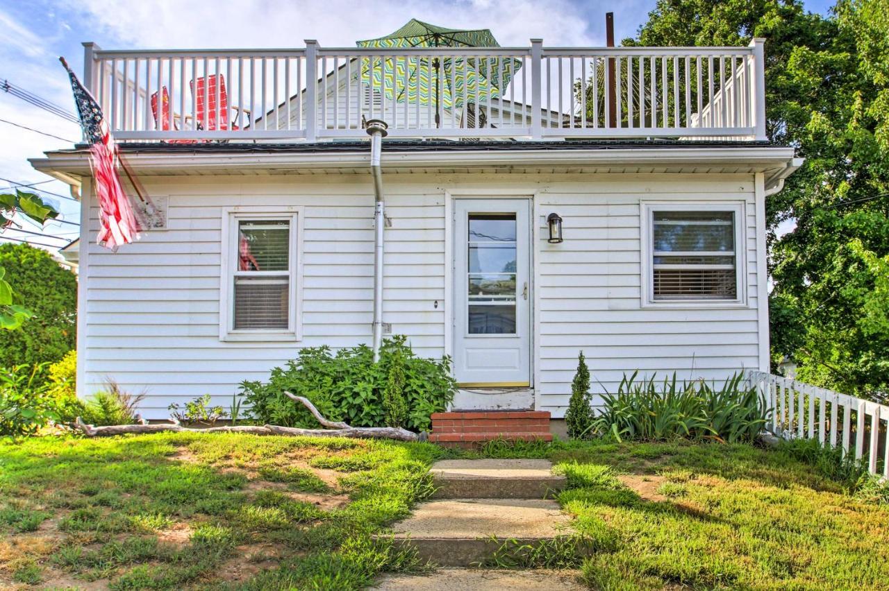 Walking Distance To Maine With Deck!